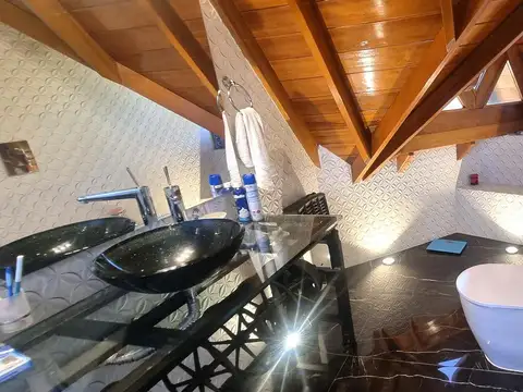 Casa 4 ambientes con 2 baños