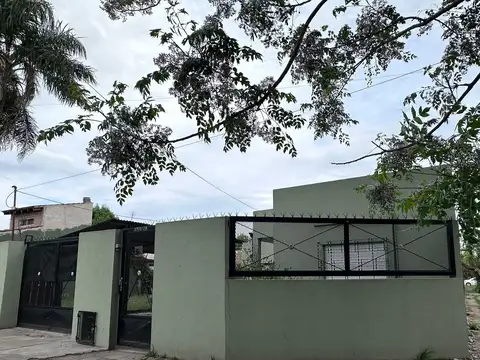 VENTA CASA JARDIN COCHERA FLORENCIO VARELA
