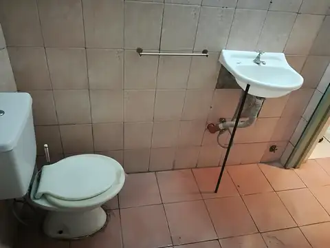 Local en Alquiler en Pompeya, $ 750.000