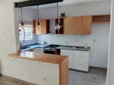 Casa PH 3 Ambientes en Alquiler - Castelar Sur