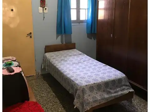 CASA 2 DORMITORIOS JARDIN AL FRENTE Y PATIO