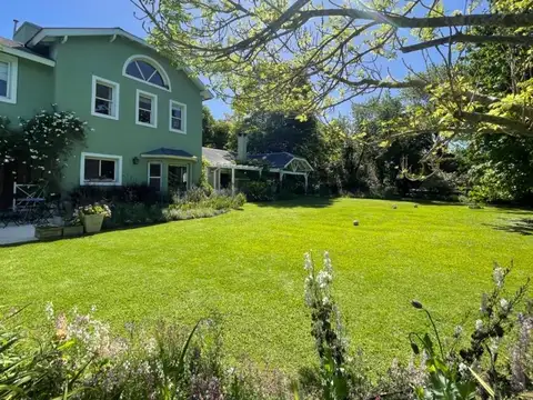 Casa 5 ambientes con 4 baños