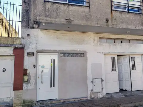 P.H 3 amb. al frente con garage y patio.