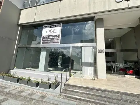 ALQUILER Local  de 200m2 en 2 plantas - 45m2 descubiertos en Libertador - Vicente López