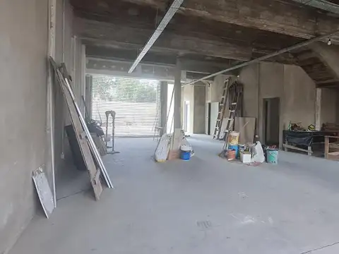 Oficina en Alquiler con 6 cocheras