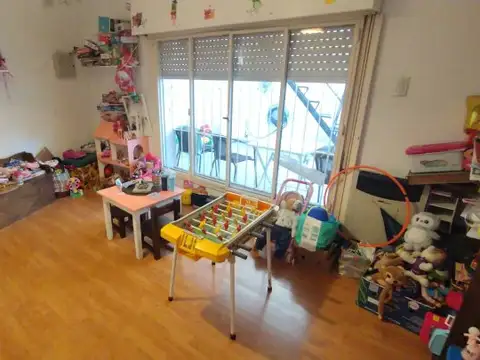 Casa 7 ambientes con 2 baños