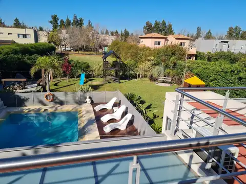 Casa 5 ambientes con 4 baños