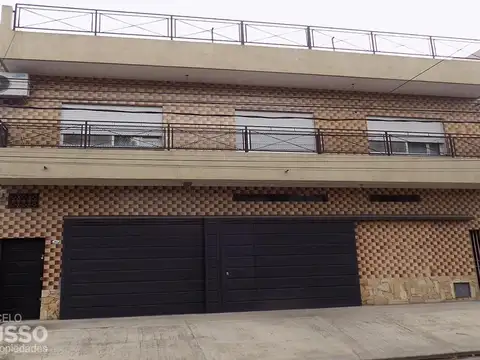 IMPORTANTE CASA c/ QUINCHO & PARQUE