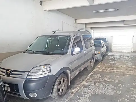 COCHERA CUBIERTA EN ZONA TEXTIL DE Av. AVELLANEDA