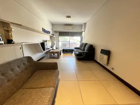 GELLY Y OBES 400, Piso 2