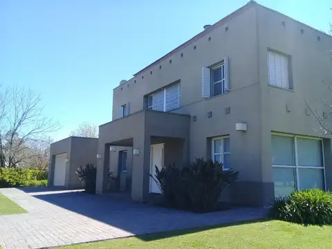 EXCELENTE CASA AL GOLF CON 4 DORMITORIOS EN SUITE