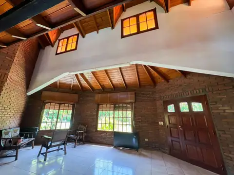 Casa 5 ambientes con 2 baños