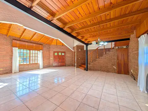 Casa 5 ambientes con 2 baños