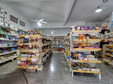 Venta Local con deposito y casa de 6 ambientes en Parque Avellaneda