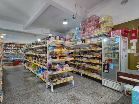 Venta Local con deposito y casa de 6 ambientes en Parque Avellaneda