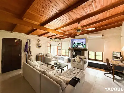 Casa en Venta con 2 cocheras