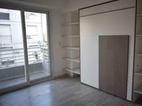 MONOAMBIENTE AMOBLADO BALCON Y BAULERA FLORES