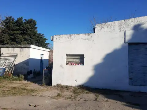 Casa 4 ambientes con 1 baño