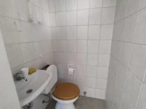 OFICINA EN DOS PISOS EN VENTA EN BALVANERA C/BAÑO