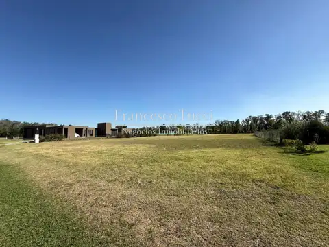 Av. Fernández Beschtedt al 2500