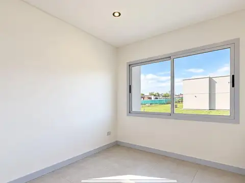 Casa en Alquiler con 6 cocheras