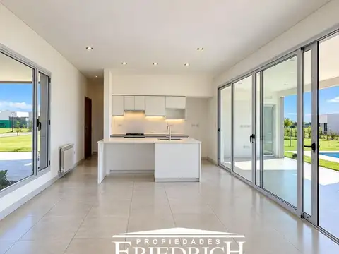 Casa 4 ambientes con 4 baños