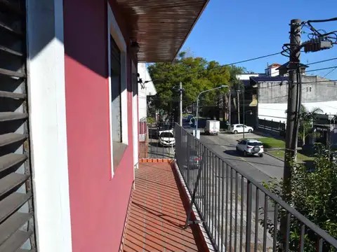 Casa en Venta con 3 cocheras