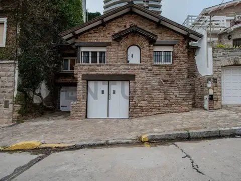 Venta de Chalet en Ph 4 ambientes al frente, Playa Varese, Mar del Plata.