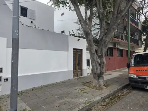 Depto Tipo Casa en Venta 80 años