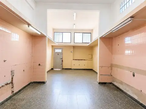 DEPÓSITO O LOCAL DE 52 M² CUBIERTOS CON 2 BAÑOS