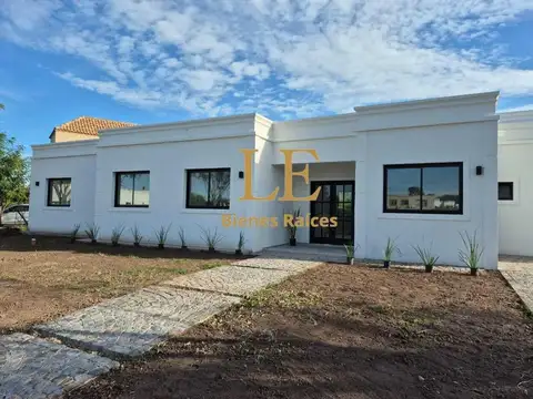 Casa 5 ambientes con 4 baños