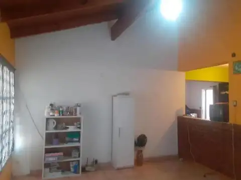 Casa 7 ambientes con 1 baño