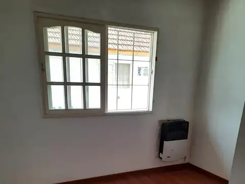 Depto Tipo Casa en Alquiler de 3 ambientes