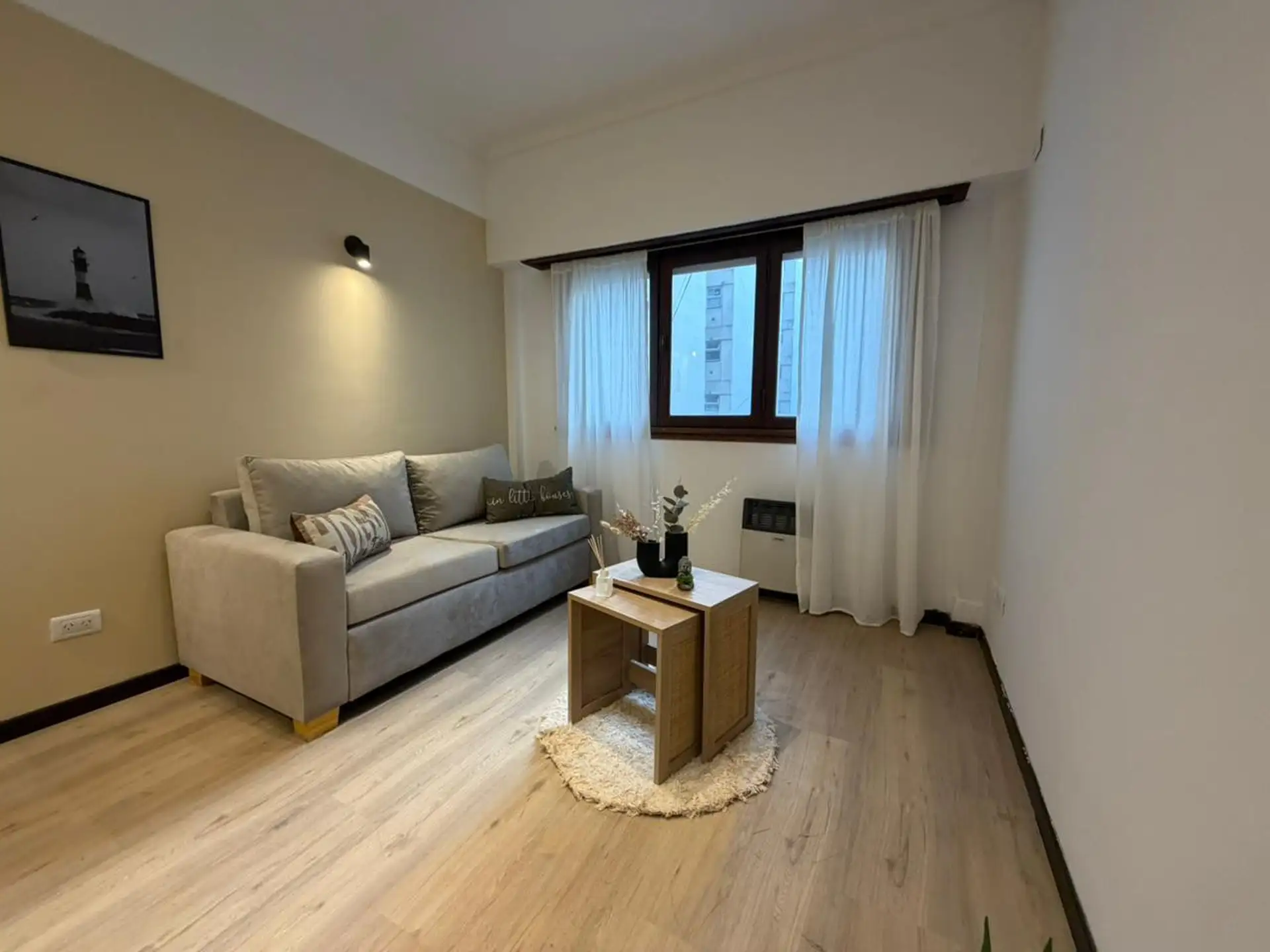 VENTA departamento 2 ambientes reciclado con dependencia en zona Plaza Colón