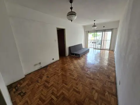 Departamento 4 amb. Balcón corrido. Centro de Lanús Oeste.