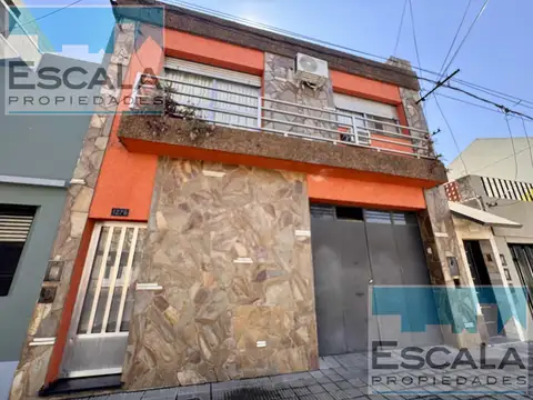 CASA DE 2/3 DORMITORIOS CON DEPOSITO EN VENTA