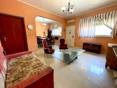 CASA EN VENTA VERSALLES 3 AMBIENTES COCHERA