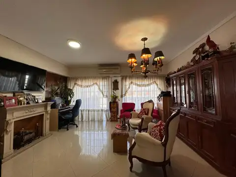 4 AMBIENTES CON BALCÓN TERRAZA Y DOS BAÑOS.