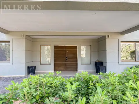 Casa en Venta con 3 cocheras