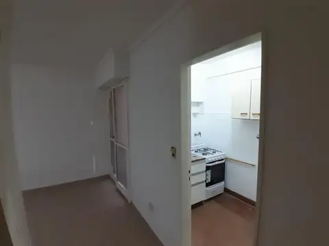 Departamento en Alquiler en Parque Chacabuco, $ 650.000