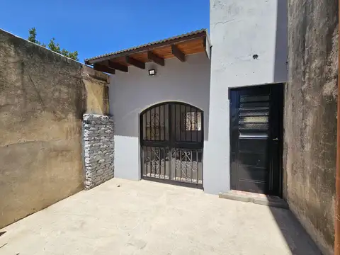 Alquiler Departamento 3 Ambientes en Caseros con cochera y patio