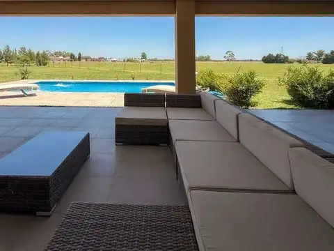Venta casa Chascomus 6 ambientes Pileta