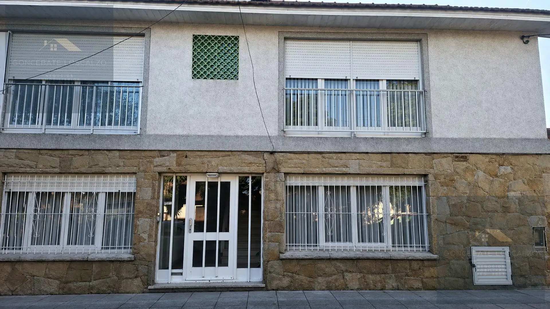 Departamento en venta 3 ambientes con patio La Perla