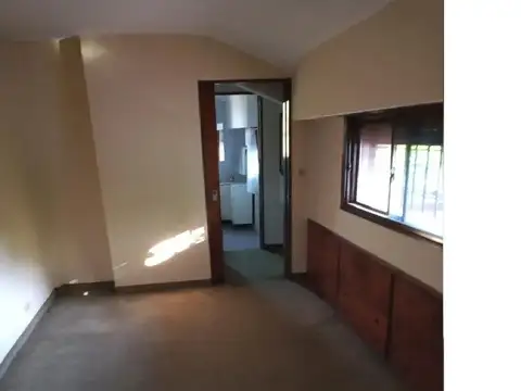 HERMOSA CASA EN PASO DEL REY 4 AMBIENTES