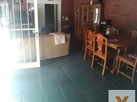 Casa 3 ambientes con 2 baños