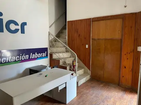 Local en Esquina comercial pleno centro de Zárate