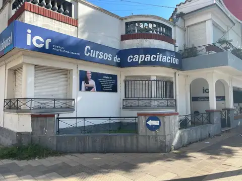 Local en Esquina comercial pleno centro de Zárate