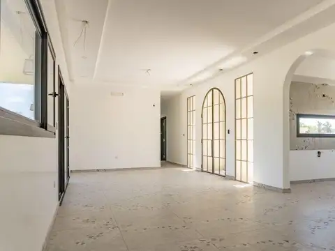 Casa 4 ambientes con 3 baños