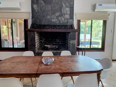 Casa en Alquiler con 3 cocheras