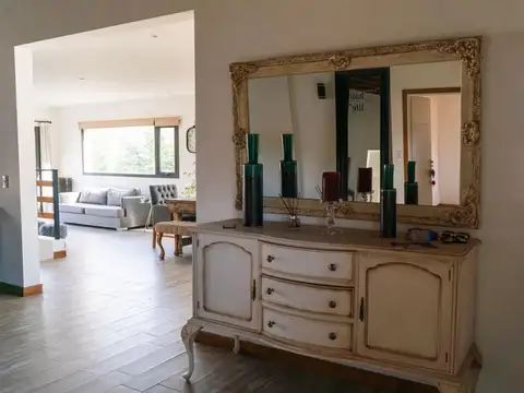 Casa en Venta con 3 cocheras